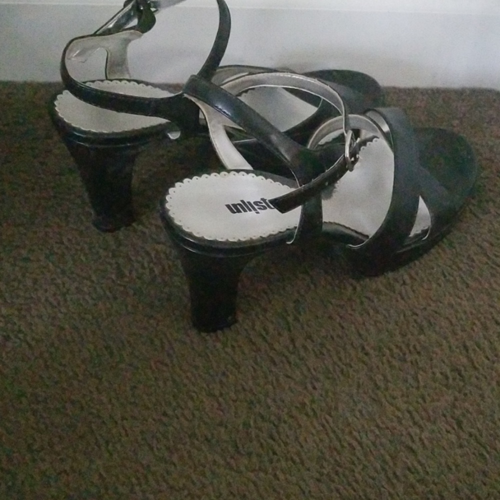Heels - Picture 2 of 4